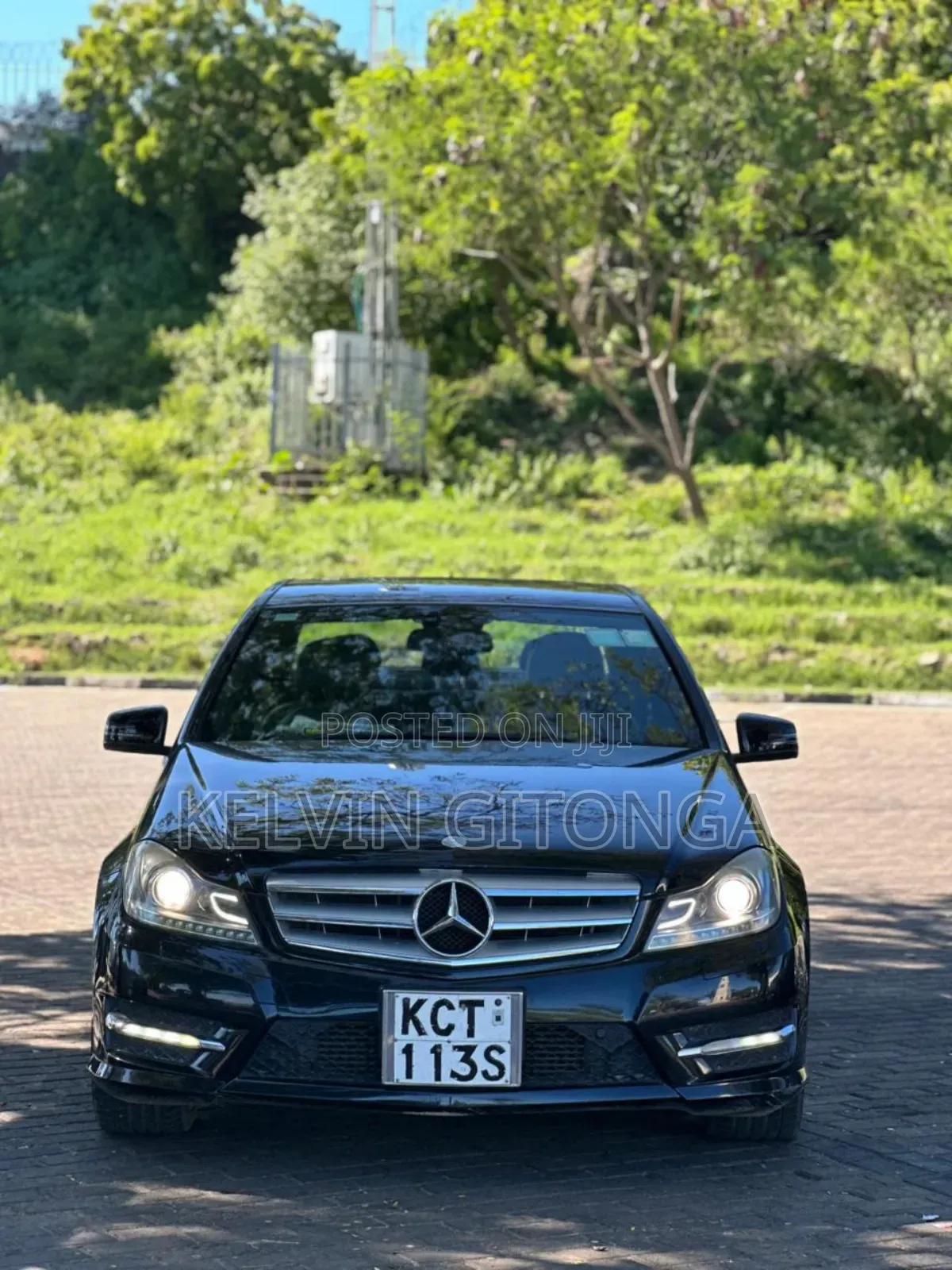 Mercedes-Benz C200 2011 Black