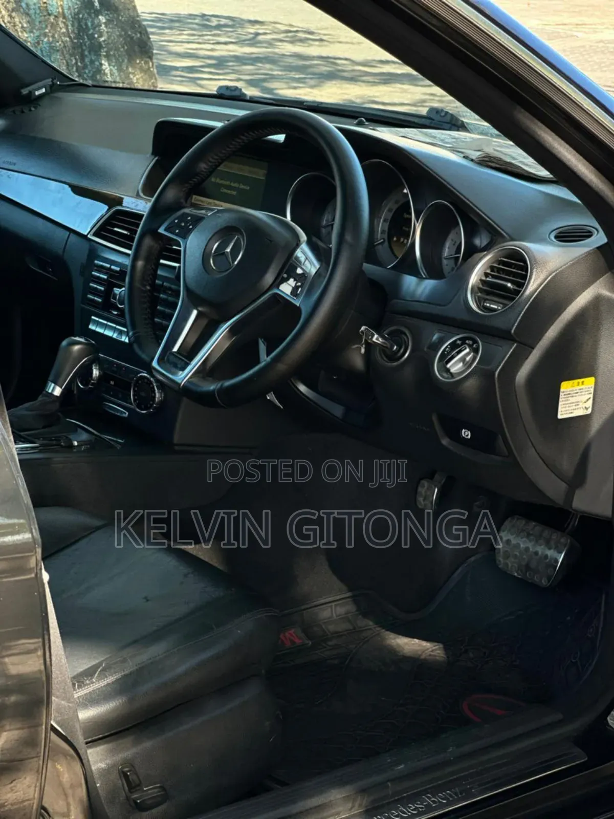 Mercedes-Benz C200 2011 Black