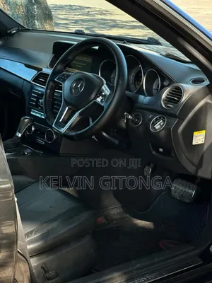 Mercedes-Benz C200 2011 Black