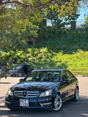 Mercedes-Benz C200 2011 Black