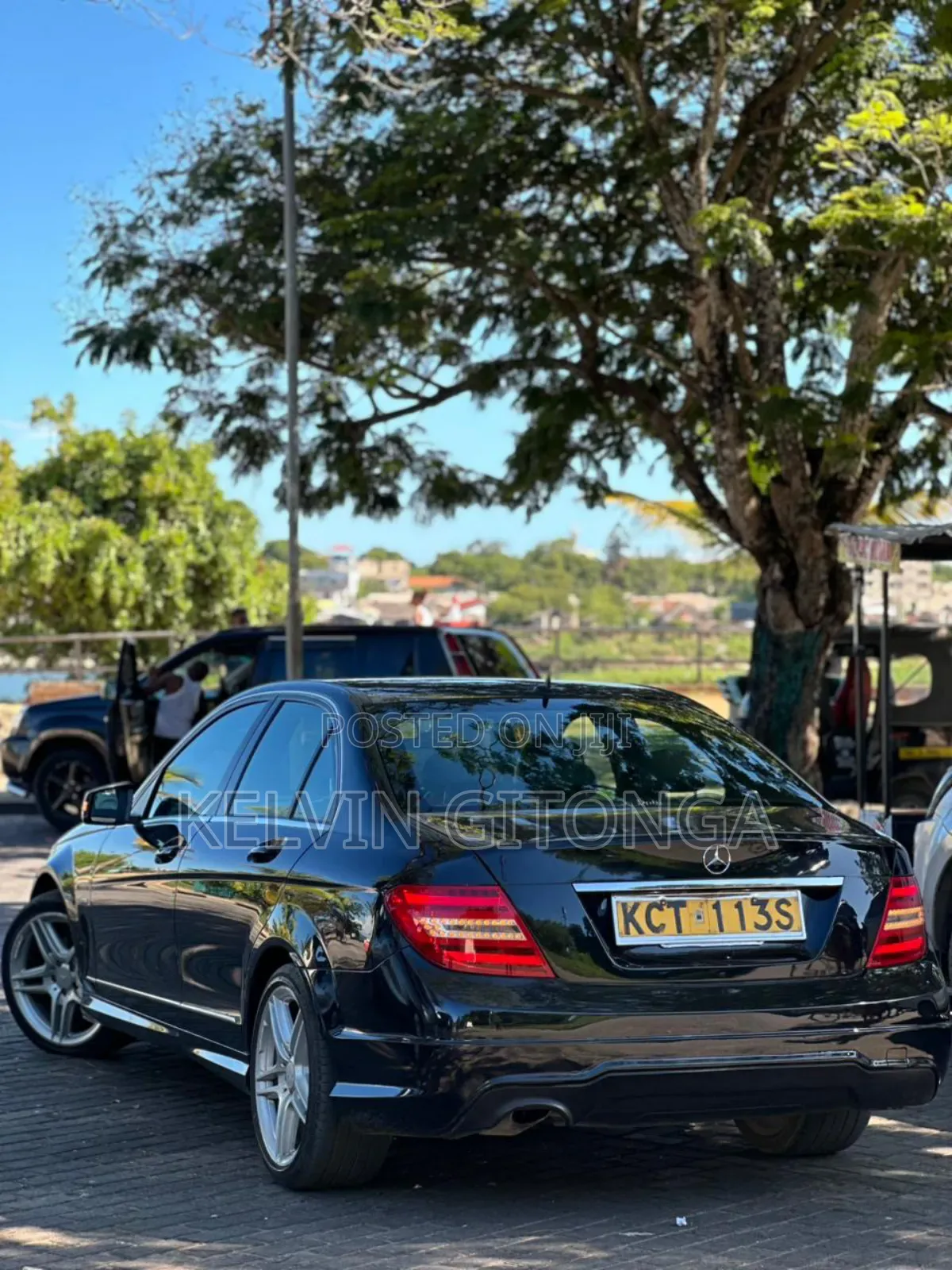 Mercedes-Benz C200 2011 Black
