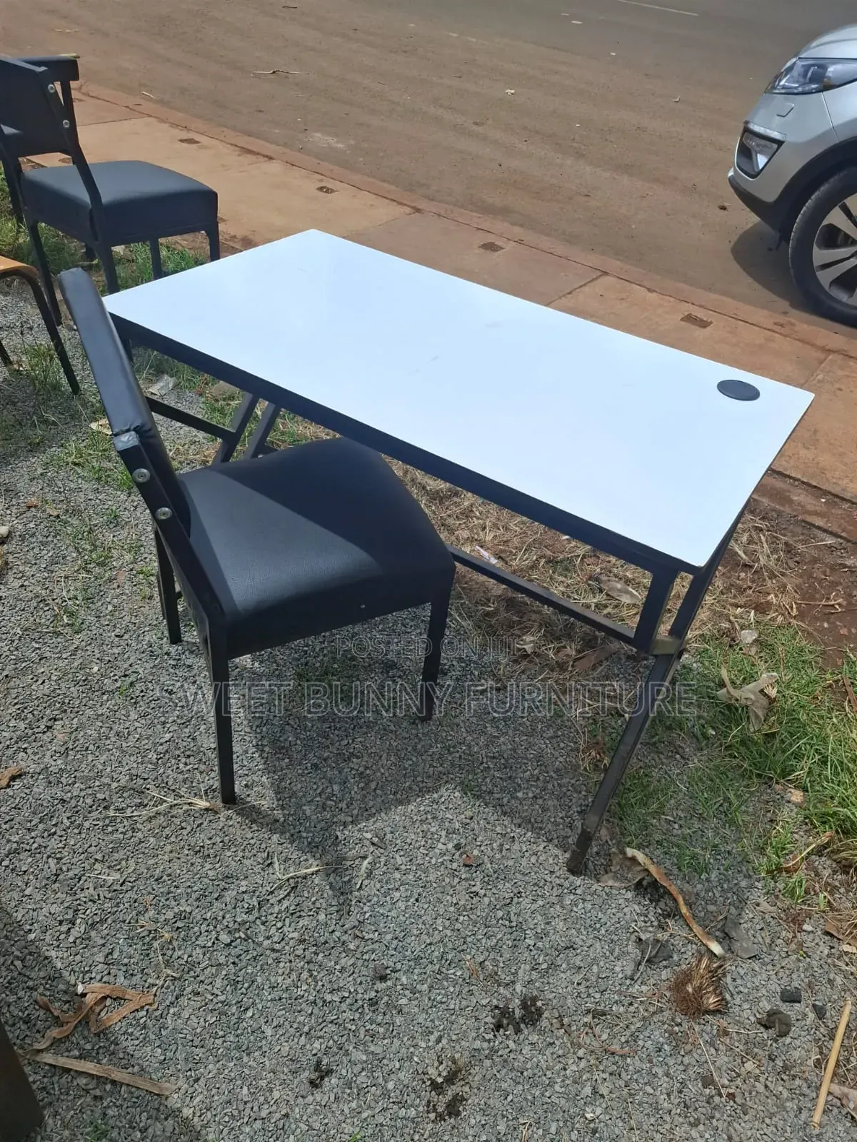 Metallic Base Study Unit