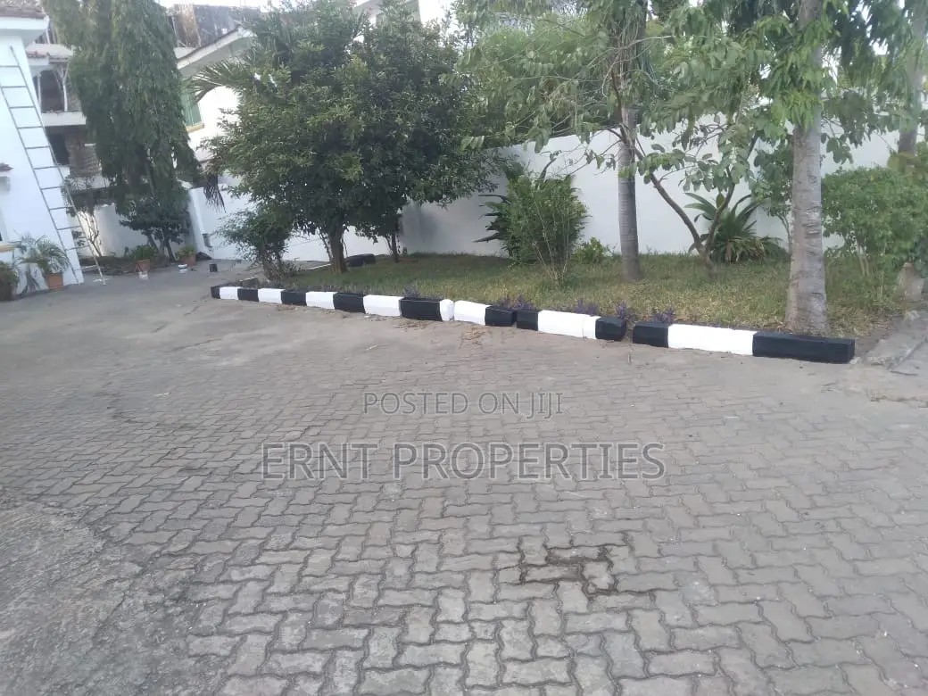 5bdrm Maisonette in Nyali for sale