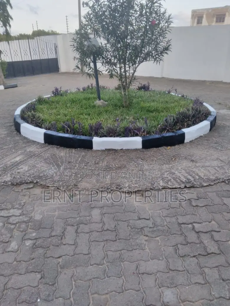 5bdrm Maisonette in Nyali for sale