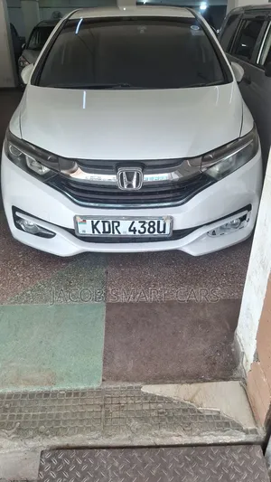 Honda Fit Shuttle 2017 White