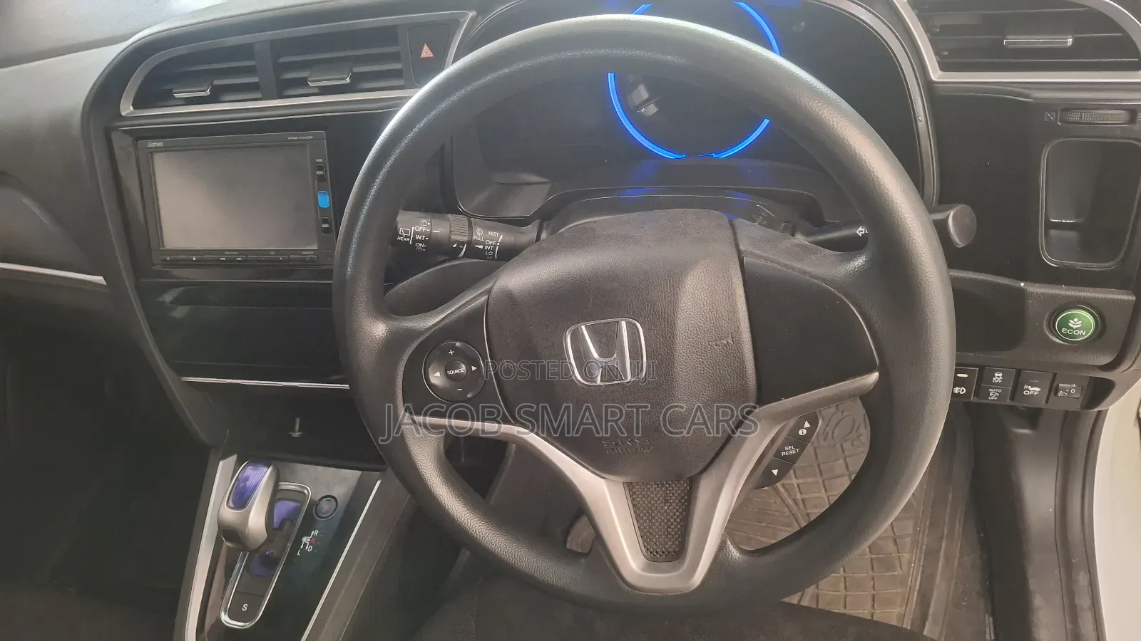 Honda Fit Shuttle 2017 White