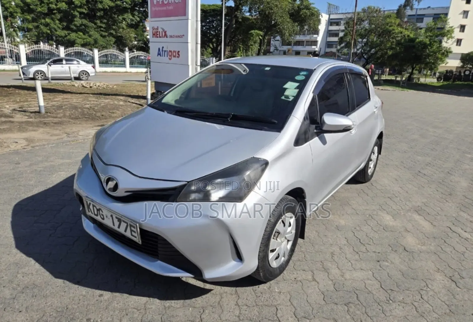 Toyota Vitz 2014 Silver
