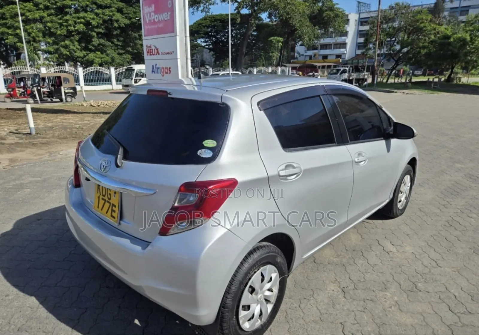 Toyota Vitz 2014 Silver