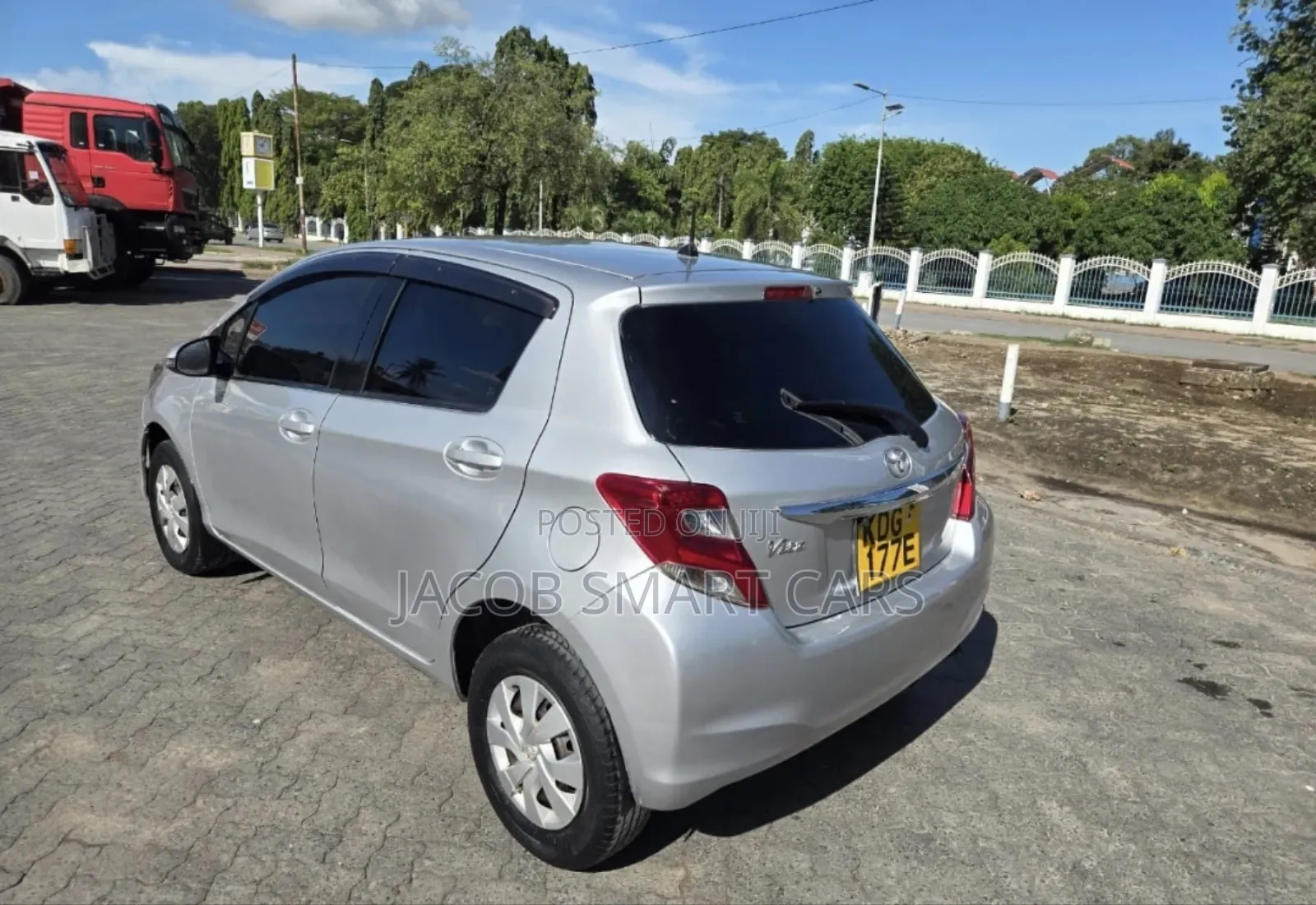 Toyota Vitz 2014 Silver