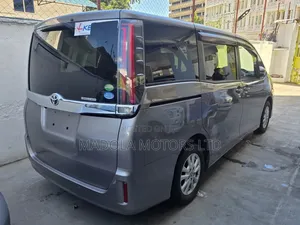 Toyota Noah 2.0 AWD (7 Seater) 2019 Gray