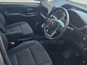 Toyota Noah 2.0 AWD (7 Seater) 2019 Gray