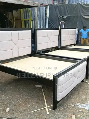 Mocket Bed 5by6 White and Black Frame
