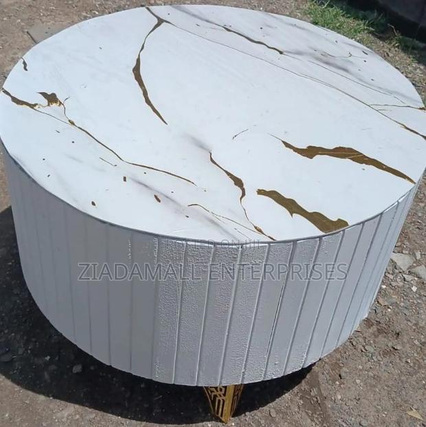 Round Marble Coffee Table ,Modern Luxe Centerpiece With Sculpted Flute