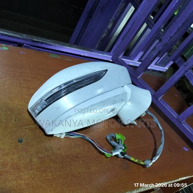 Toyota Crown Model 2015 /2016 Power Side Mirror With Blinker