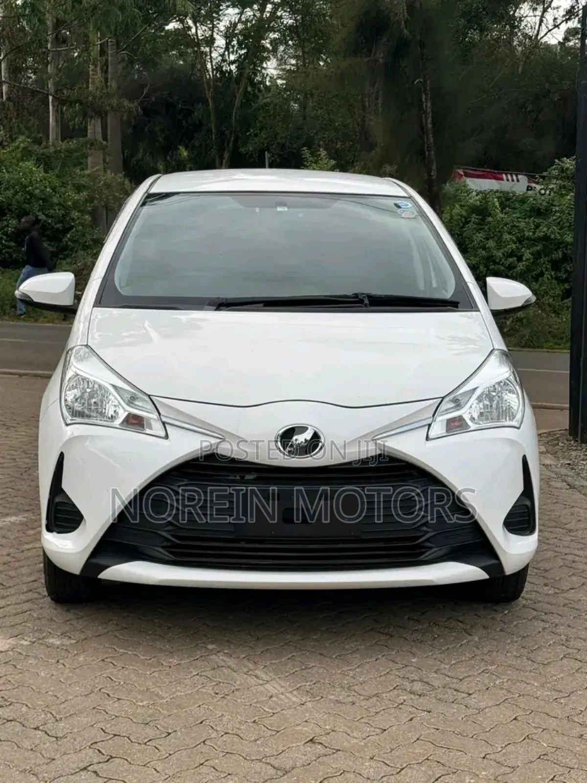 Toyota Vitz 2019 Off white