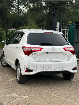 Toyota Vitz 2019 Off white