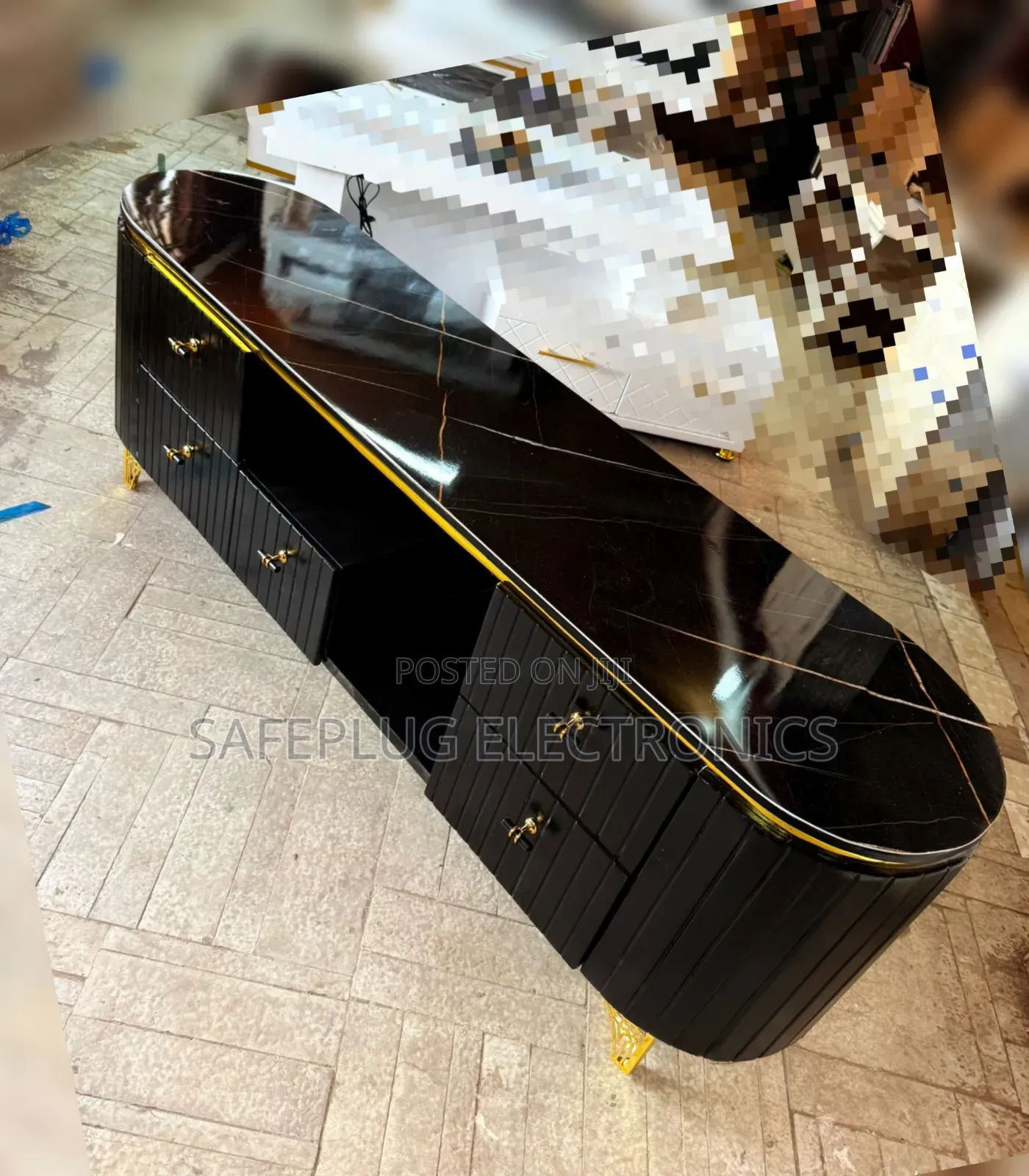 Elegant Modern Tv Stand – Glossy Marble