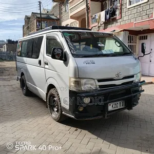 Toyota Grand HiAce 2013 Silver
