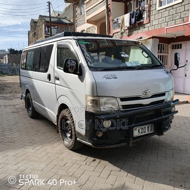 Toyota Grand HiAce 2013 Silver