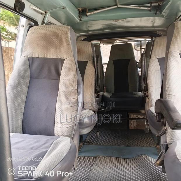 Toyota Grand HiAce 2013 Silver - thumbnail 2