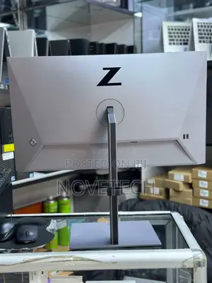 Hp Z24q G3 24” QHD HDR Ips Monitor