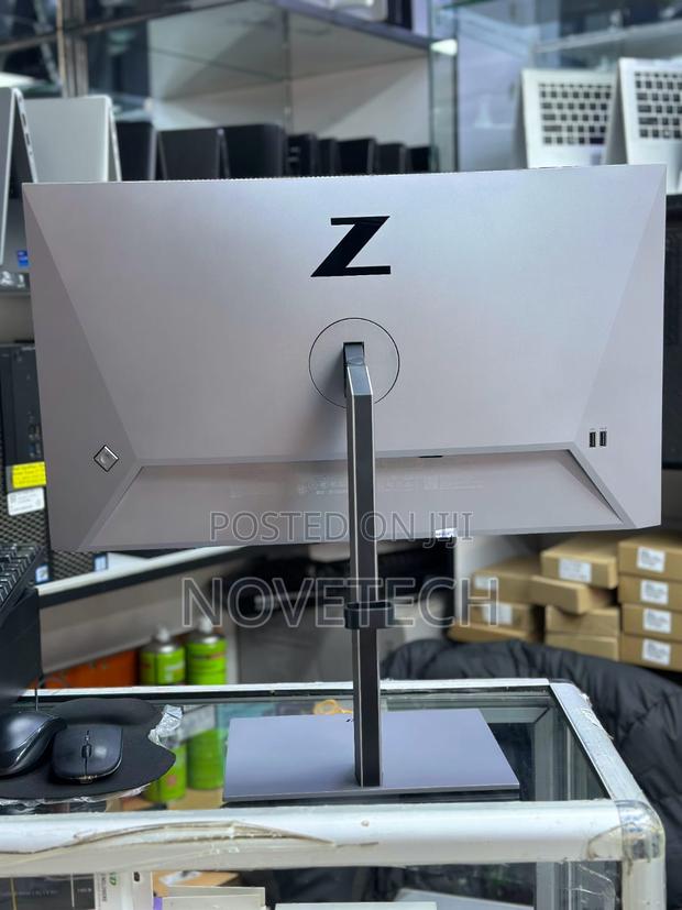 Hp Z24q G3 24” QHD HDR Ips Monitor