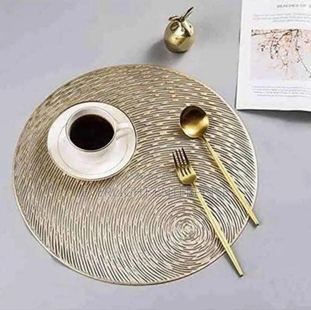 6pcs Elegant Round Table Mats