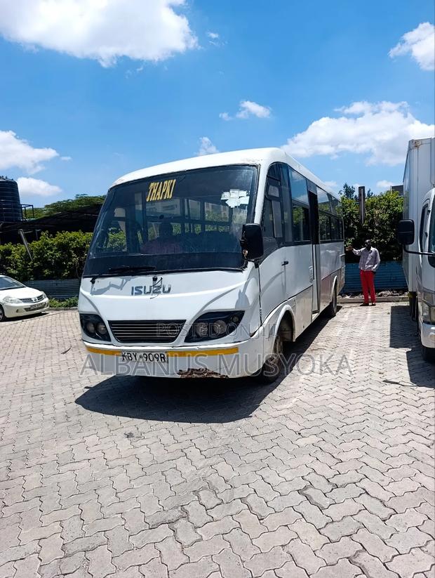 Isuzu NQR 2014 White