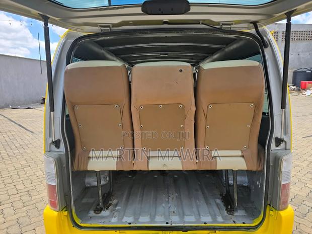 Nissan Caravan (Urvan) 2009 Yellow - thumbnail 9