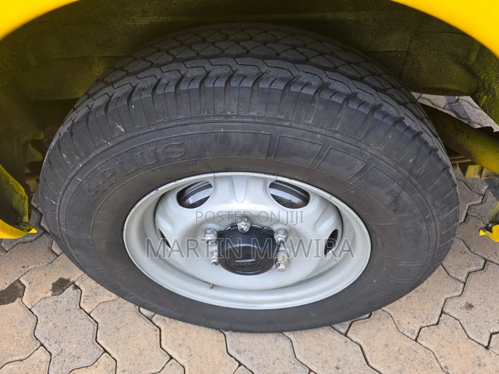 Nissan Caravan (Urvan) 2009 Yellow