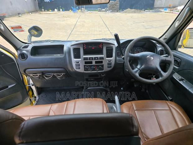 Nissan Caravan (Urvan) 2009 Yellow - thumbnail 13
