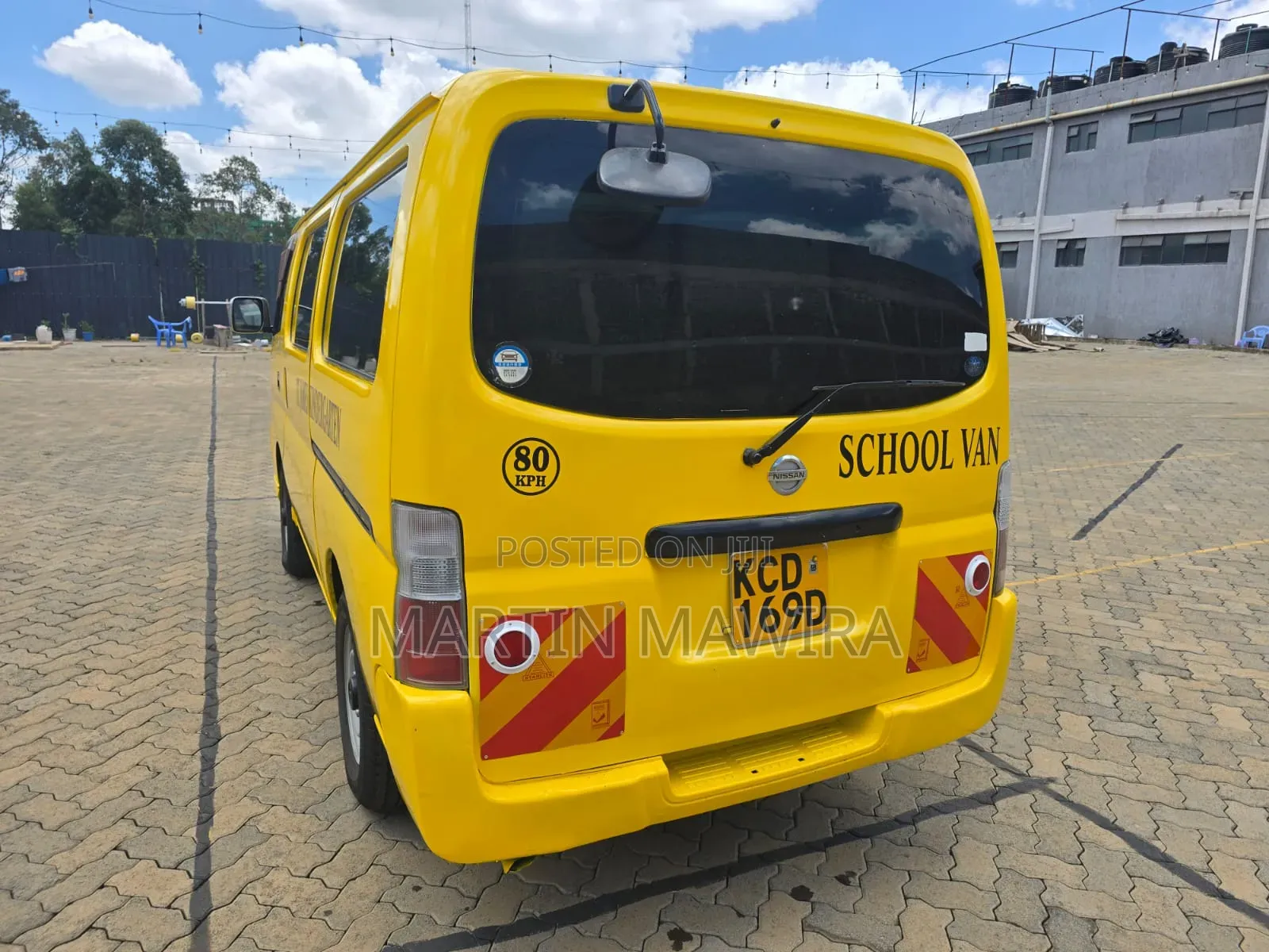Nissan Caravan (Urvan) 2009 Yellow