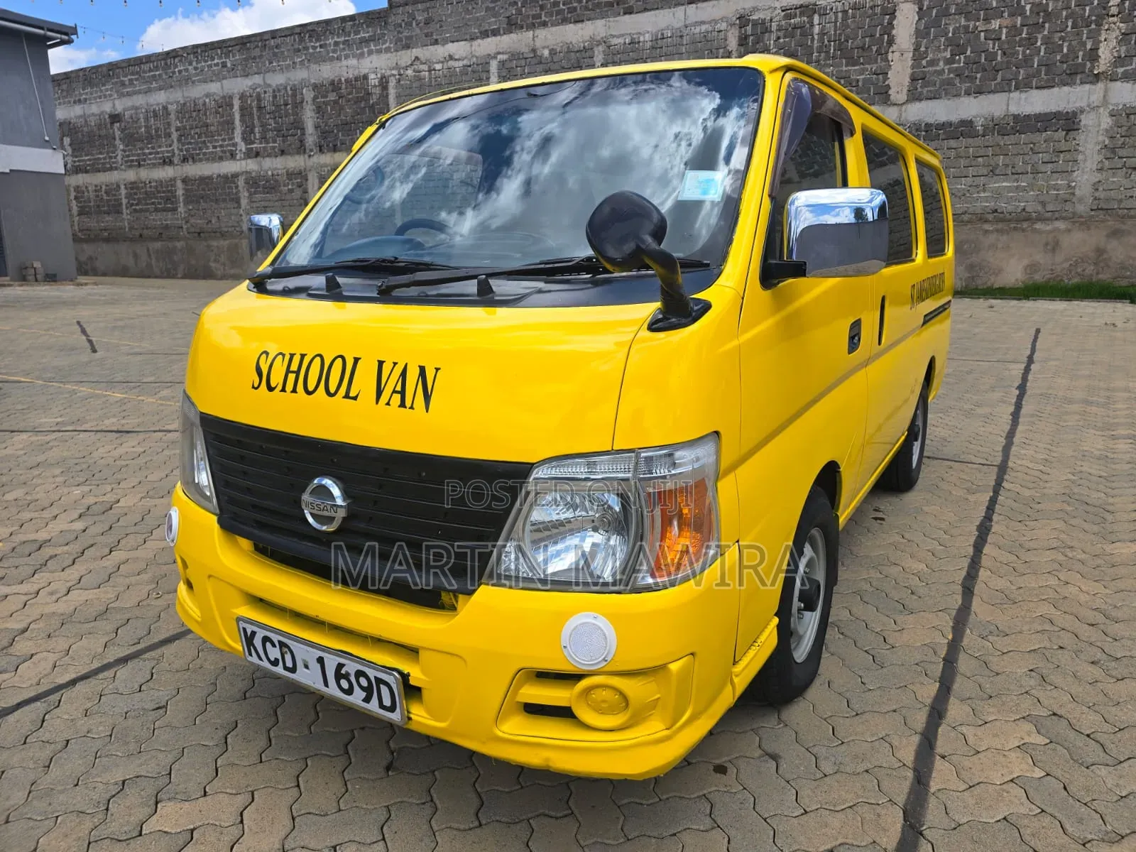 Nissan Caravan (Urvan) 2009 Yellow