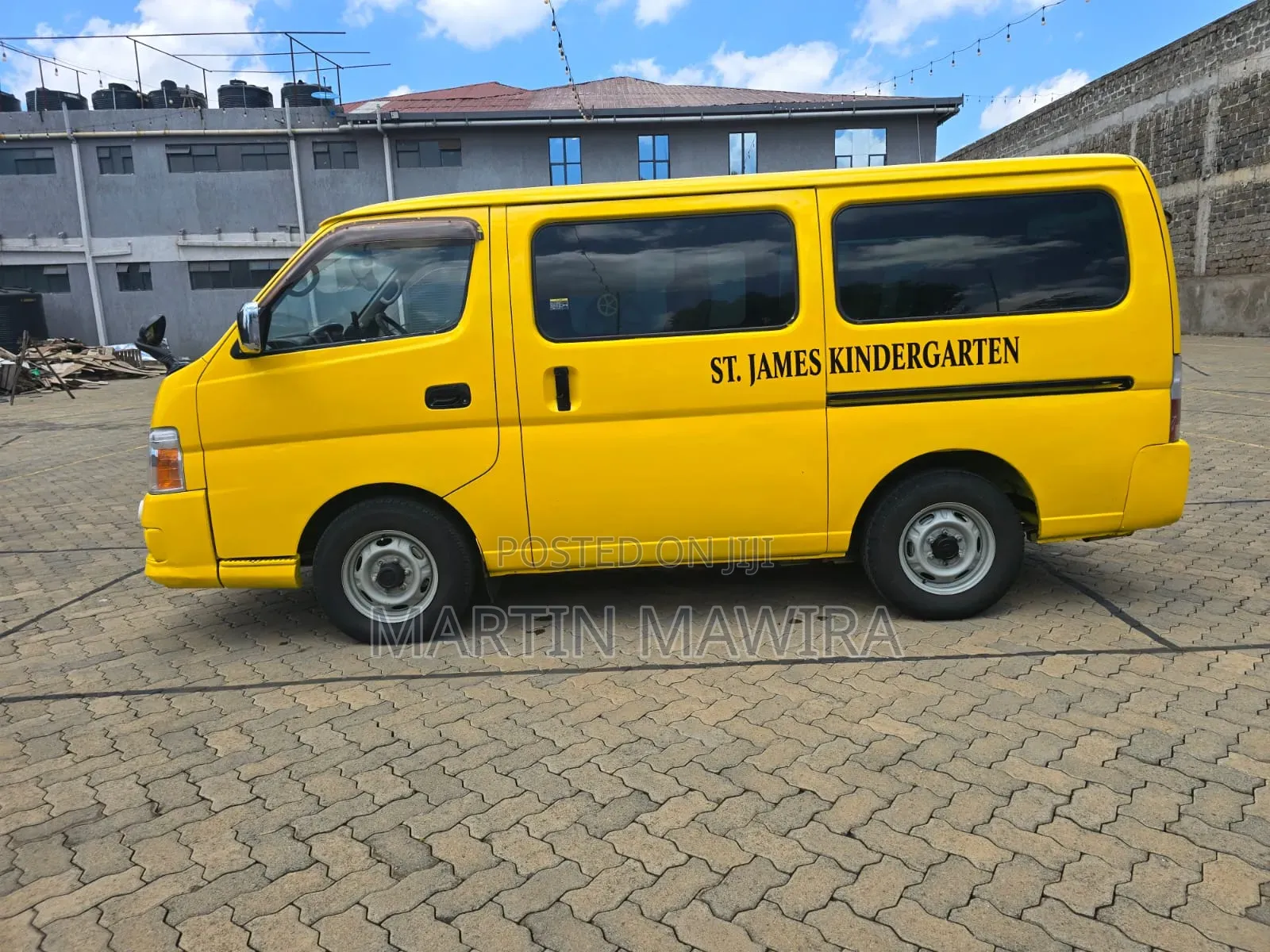 Nissan Caravan (Urvan) 2009 Yellow