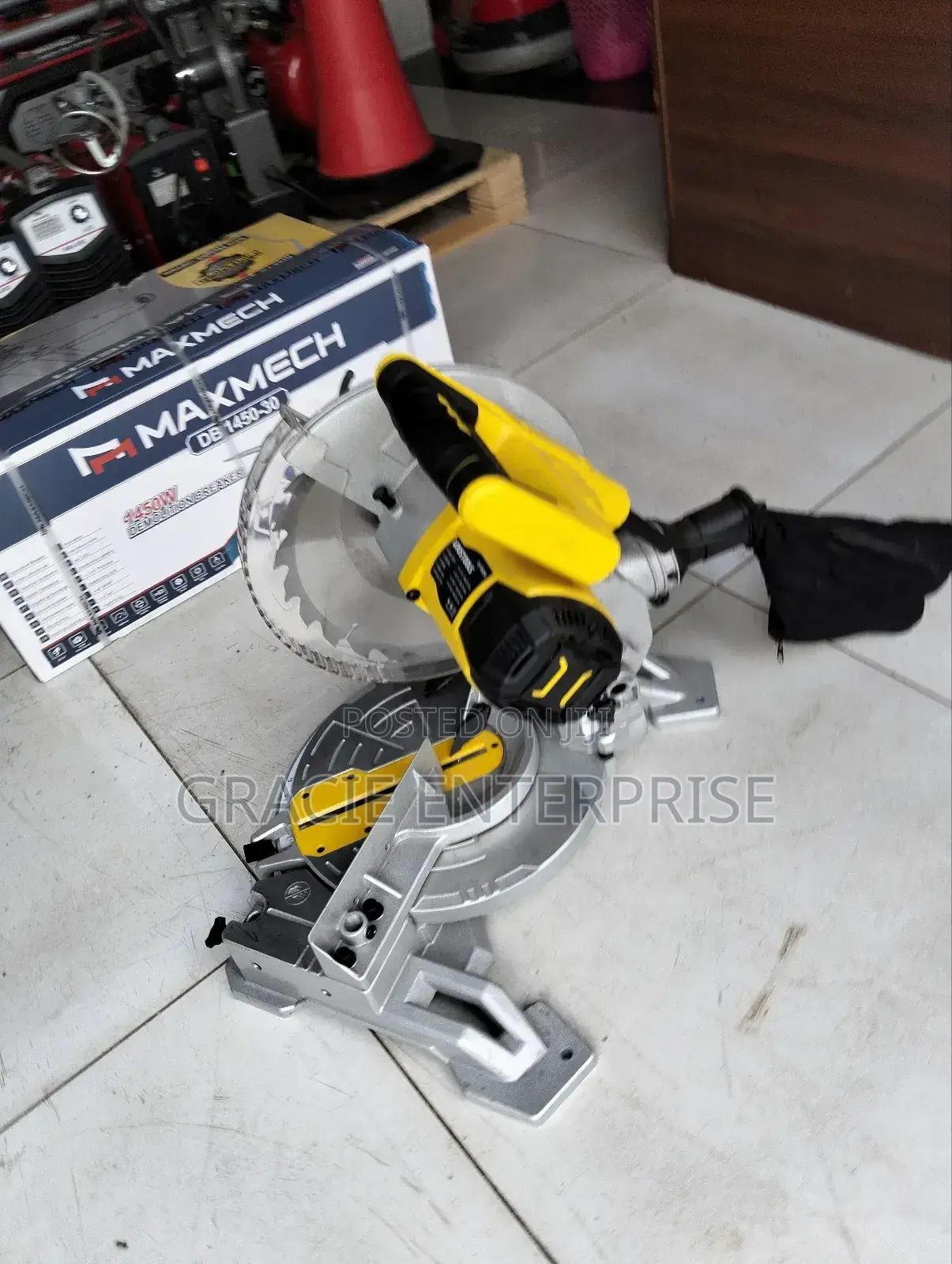 Sliding Compound Mitre Saw