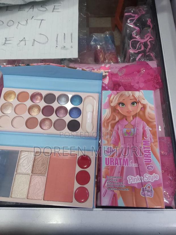 Kid Friendly Eyeshadow - thumbnail 4