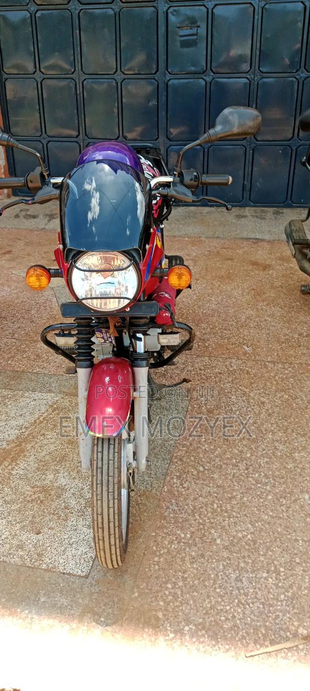 Bajaj Boxer 125 2025 Red - thumbnail 4