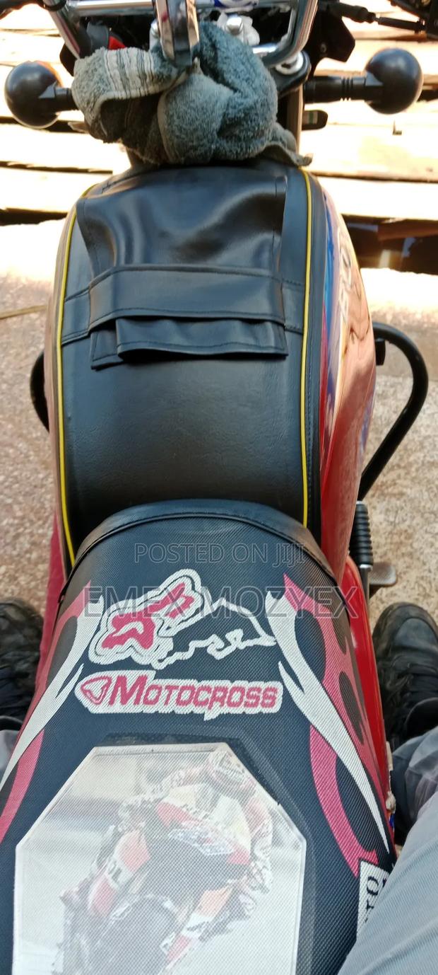 Bajaj Boxer 125 2025 Red - thumbnail 5