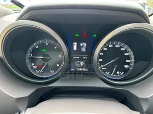 Toyota Land Cruiser Prado 2015