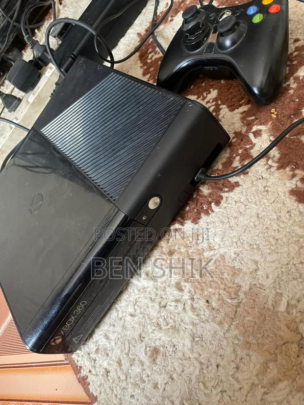Xbox 360 E - thumbnail 4