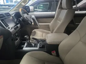 Toyota Land Cruiser Prado 2022 Silver