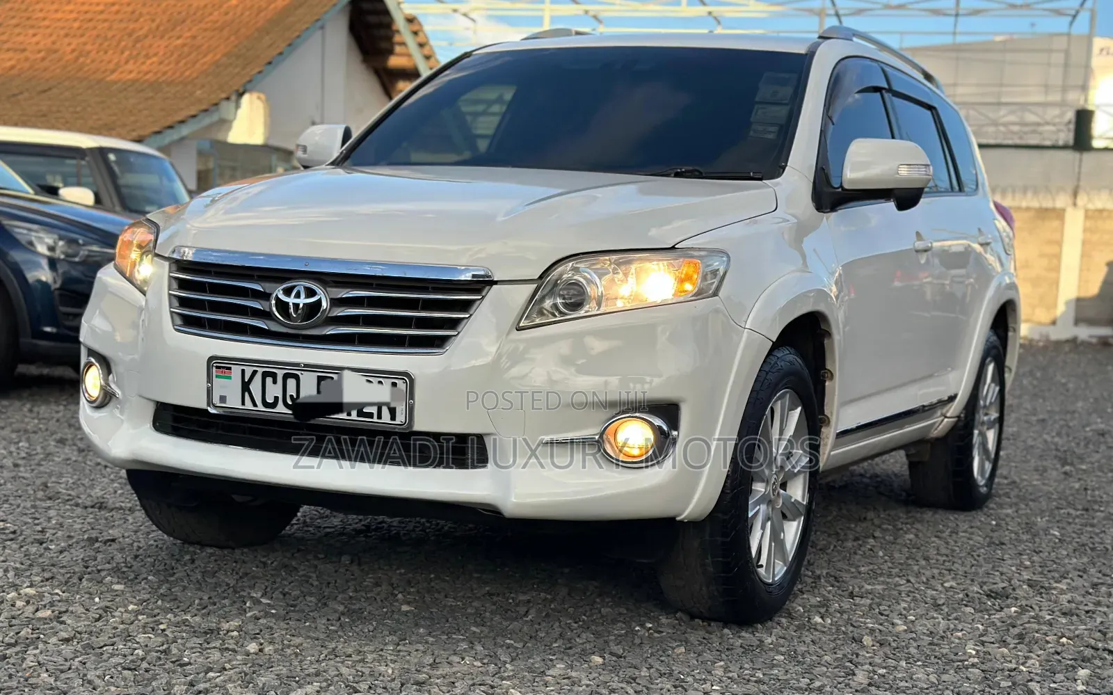 Toyota Vanguard 2012 White