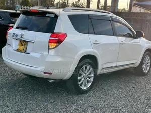 Toyota Vanguard 2012 White