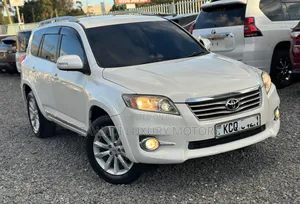 Toyota Vanguard 2012 White