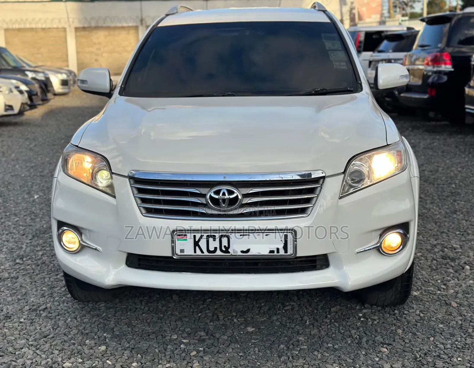 Toyota Vanguard 2012 White