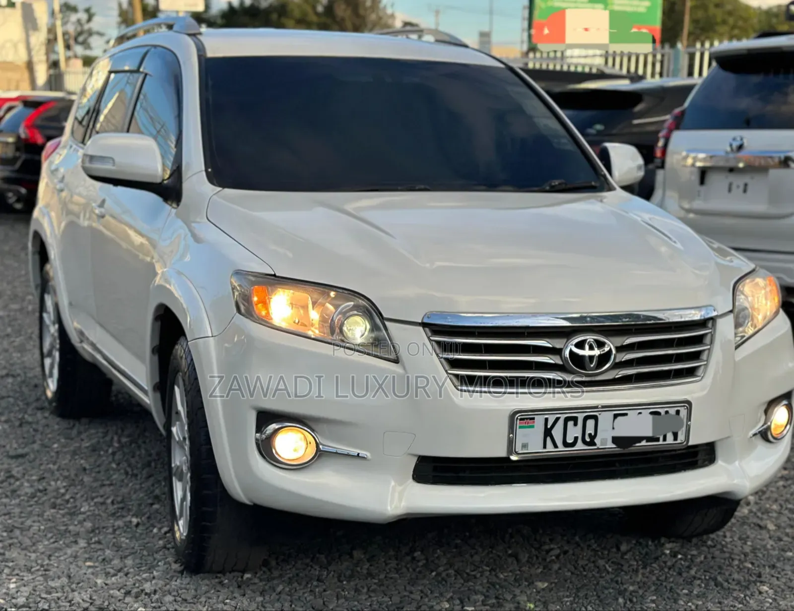 Toyota Vanguard 2012 White