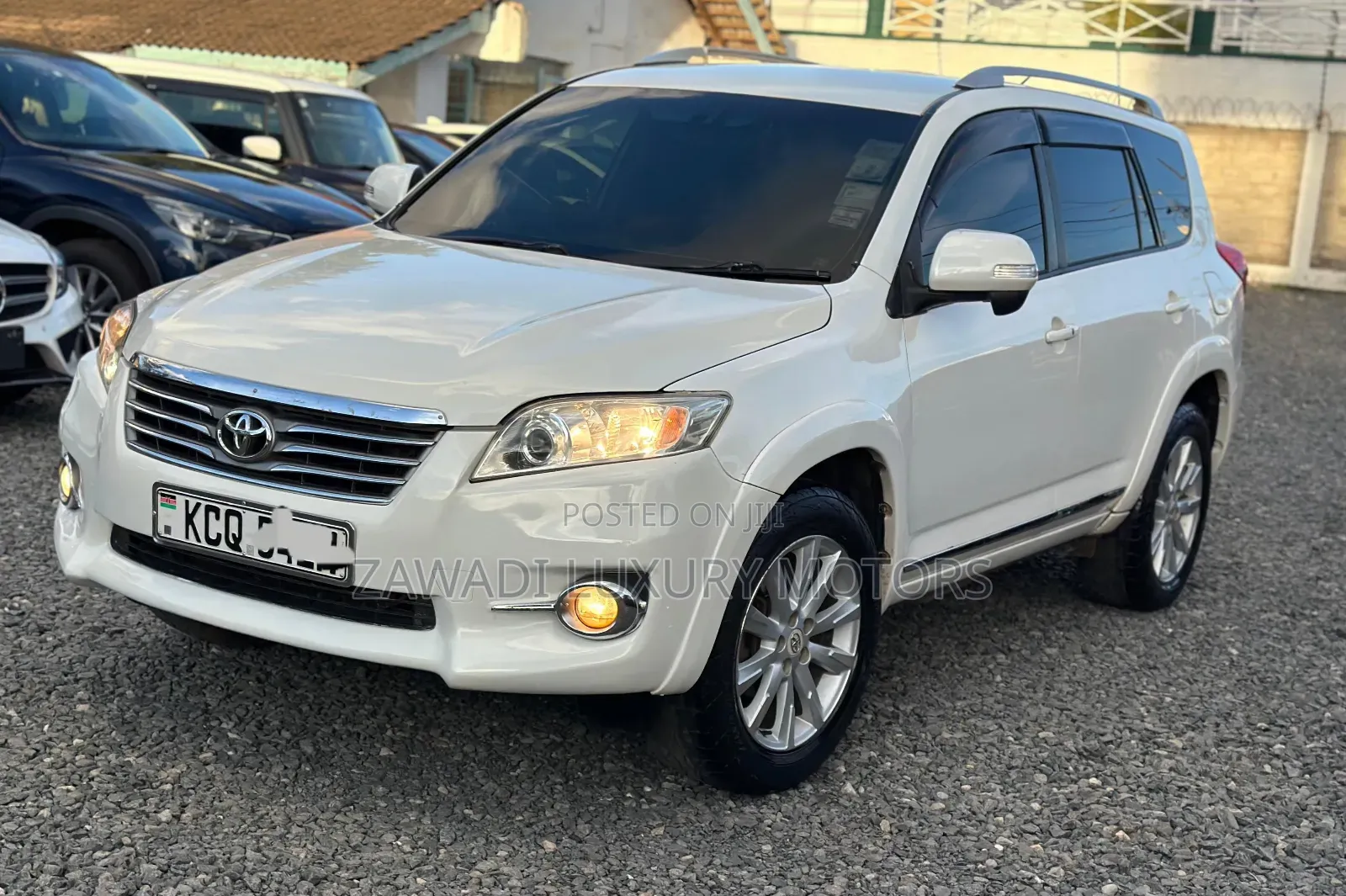 Toyota Vanguard 2012 White