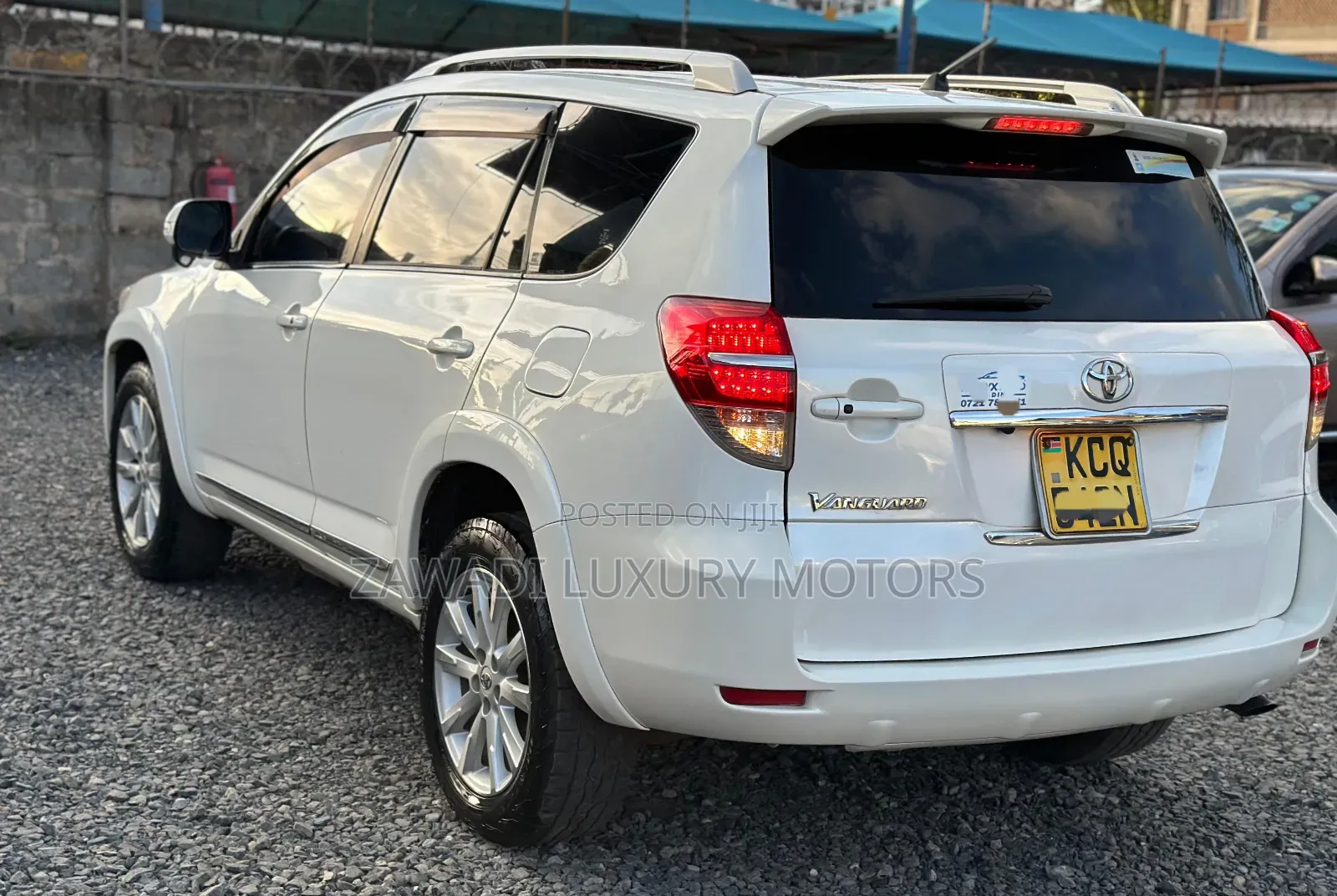 Toyota Vanguard 2012 White