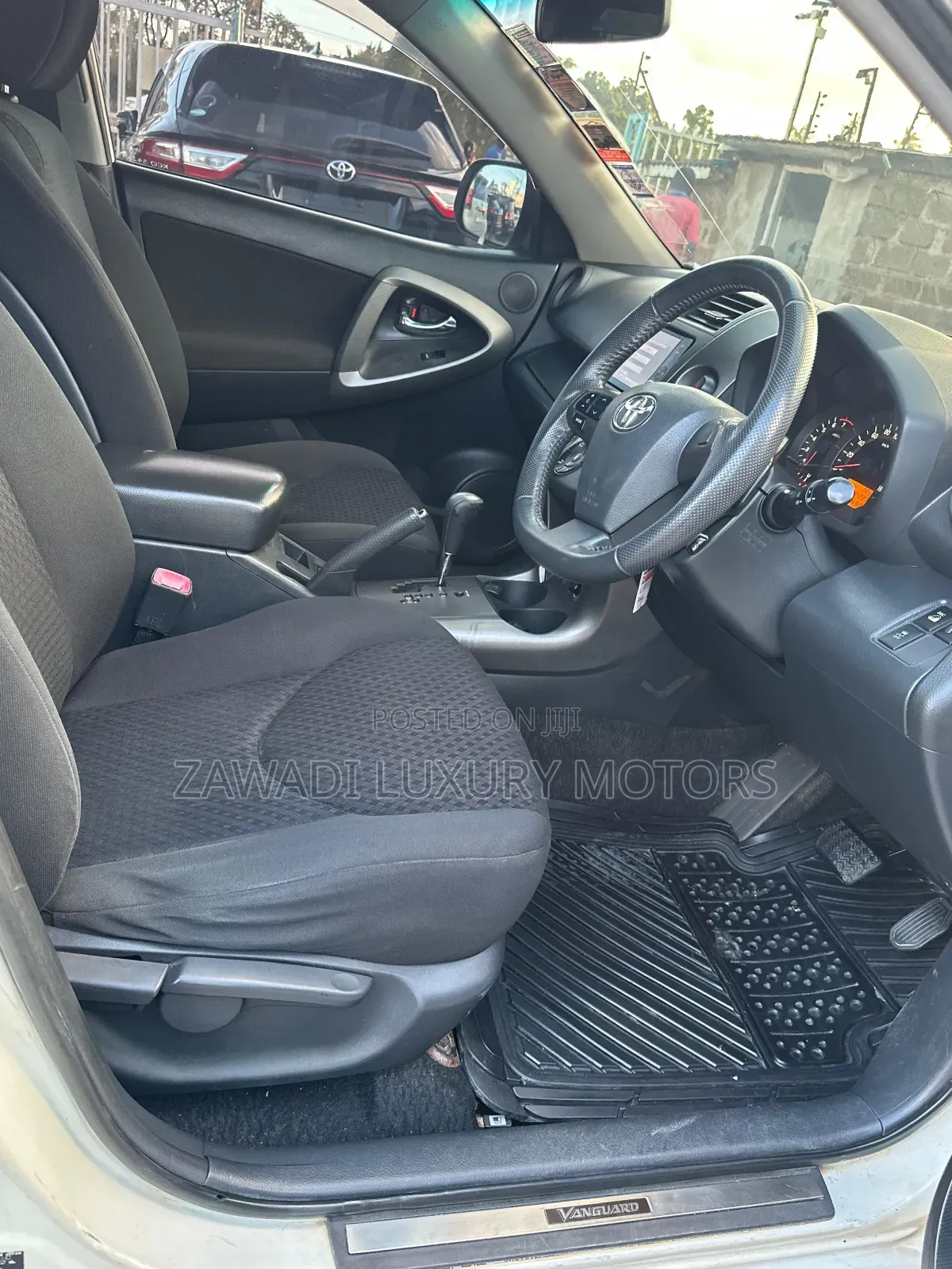 Toyota Vanguard 2012 White
