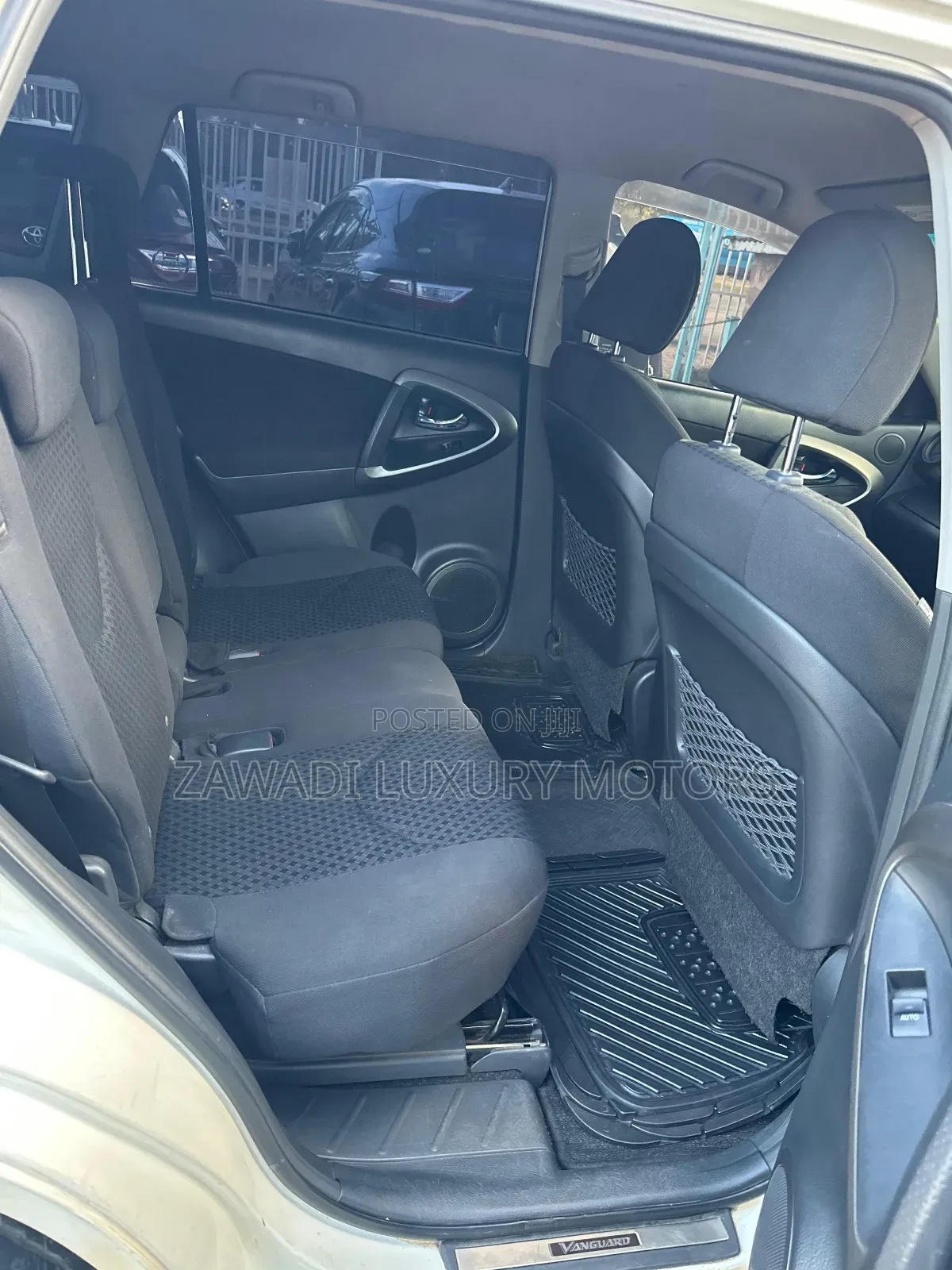 Toyota Vanguard 2012 White